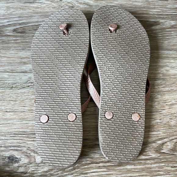 Pink flipflops size 10.5 - Picture 3 of 3